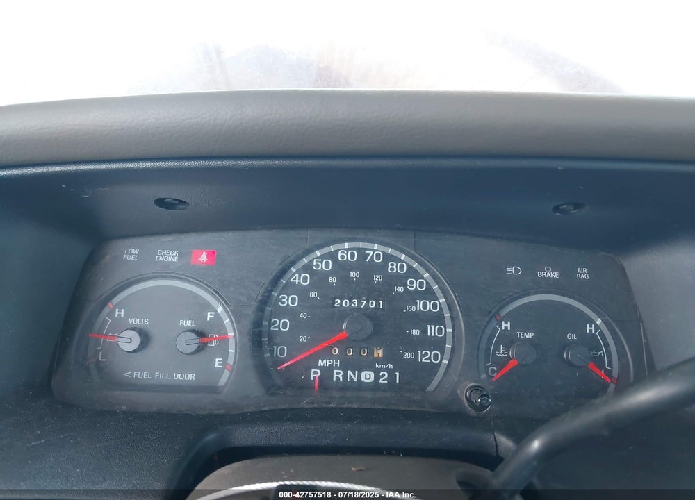 2001 FORD CROWN VICTORIA VIN: 2FAFP74W41X132927