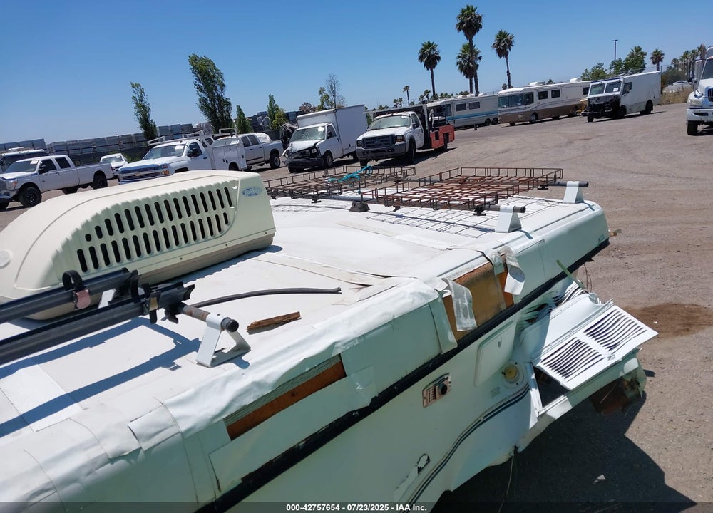 2000 FLEETWOOD WESTLAKE VIN: 4CP694H17Y7277348