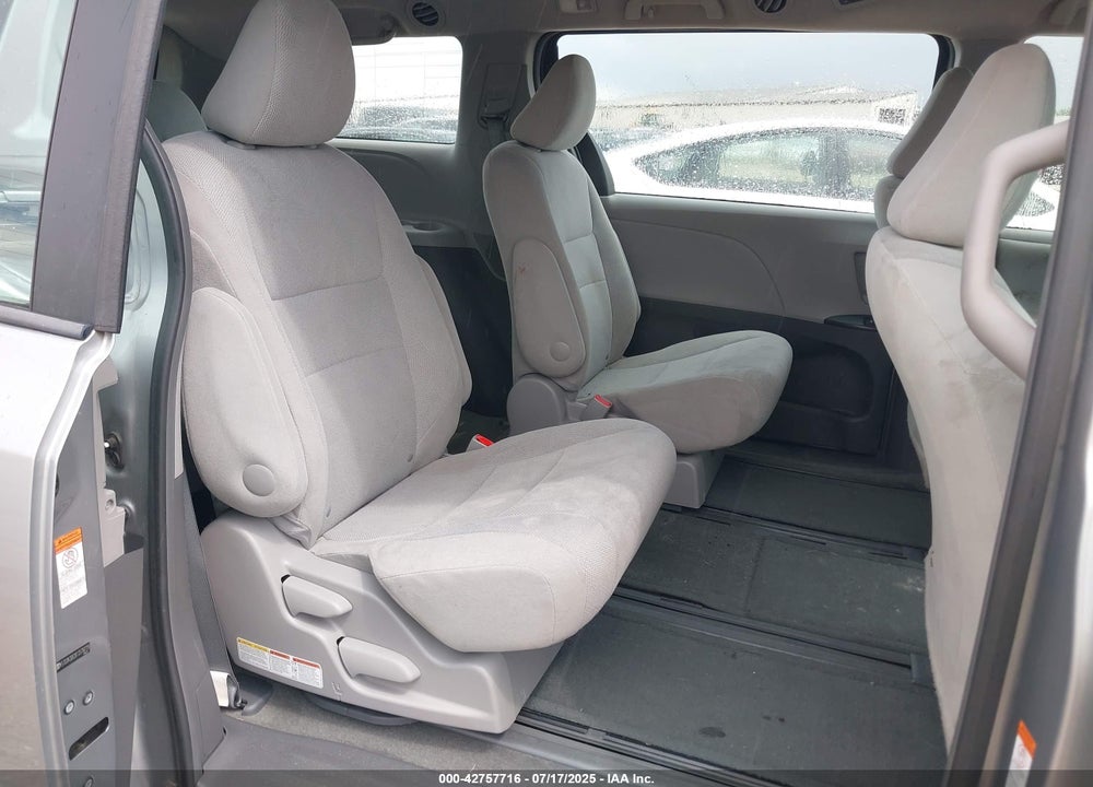 2015 TOYOTA SIENNA L 7 PASSENGER VIN: 5TDZK3DCXFS578779