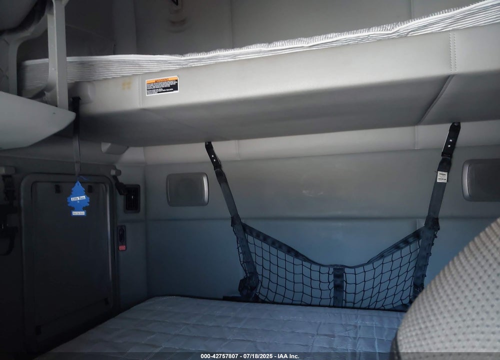 2019 KENWORTH T680 VIN: 1XKYDP9X1KJ239106