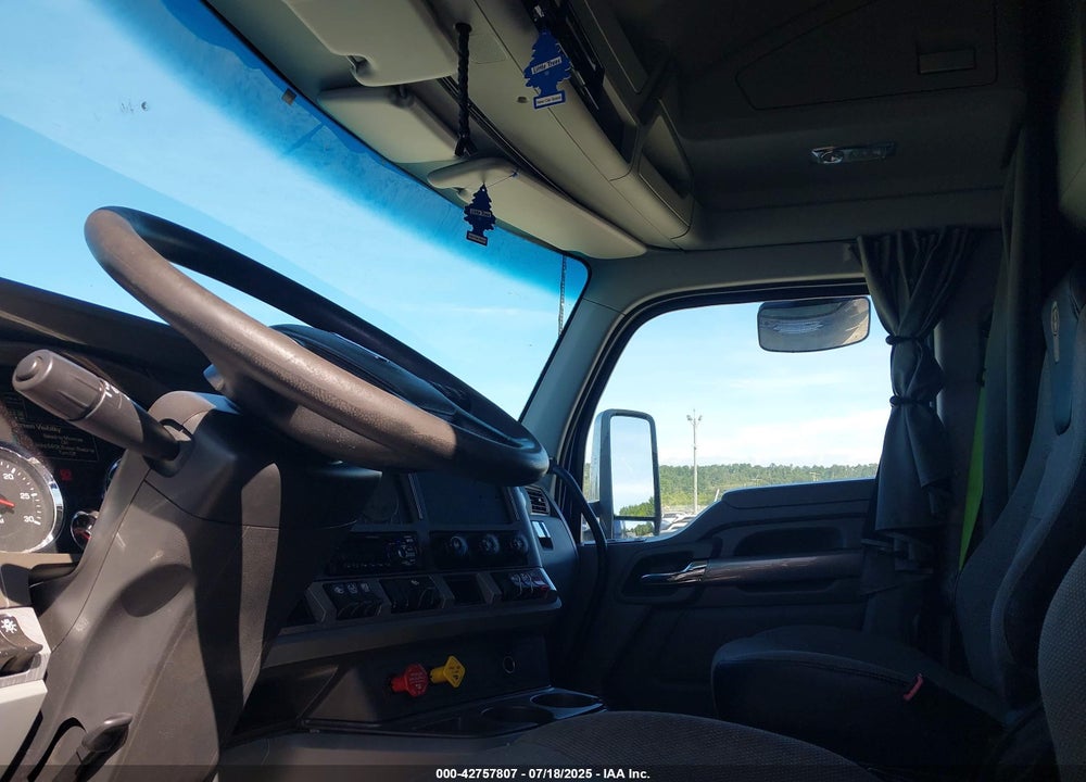 2019 KENWORTH T680 VIN: 1XKYDP9X1KJ239106
