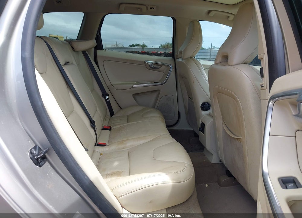 2013 VOLVO XC60 VIN: YV4902DZ7D2445662