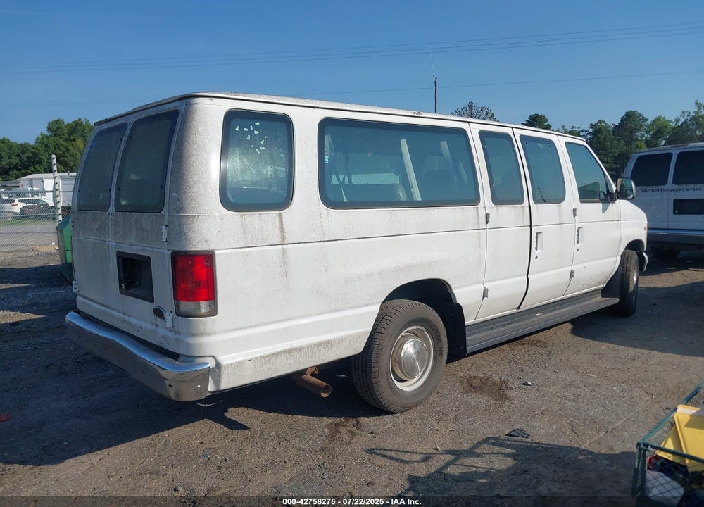 2000 FORD E-350 SUPER DUTY VIN: 1FBSS31L1YHB91572