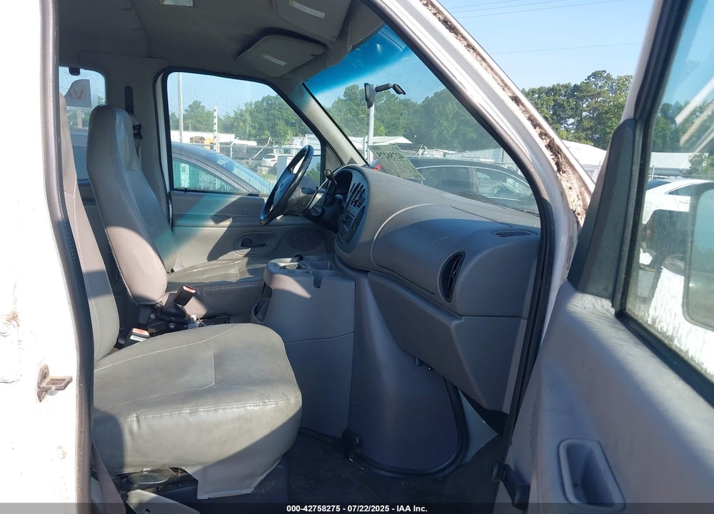 2000 FORD E-350 SUPER DUTY VIN: 1FBSS31L1YHB91572