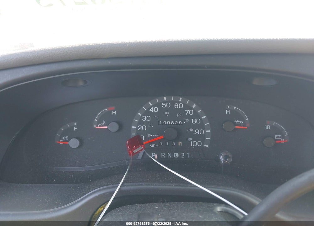 2000 FORD E-350 SUPER DUTY VIN: 1FBSS31L1YHB91572