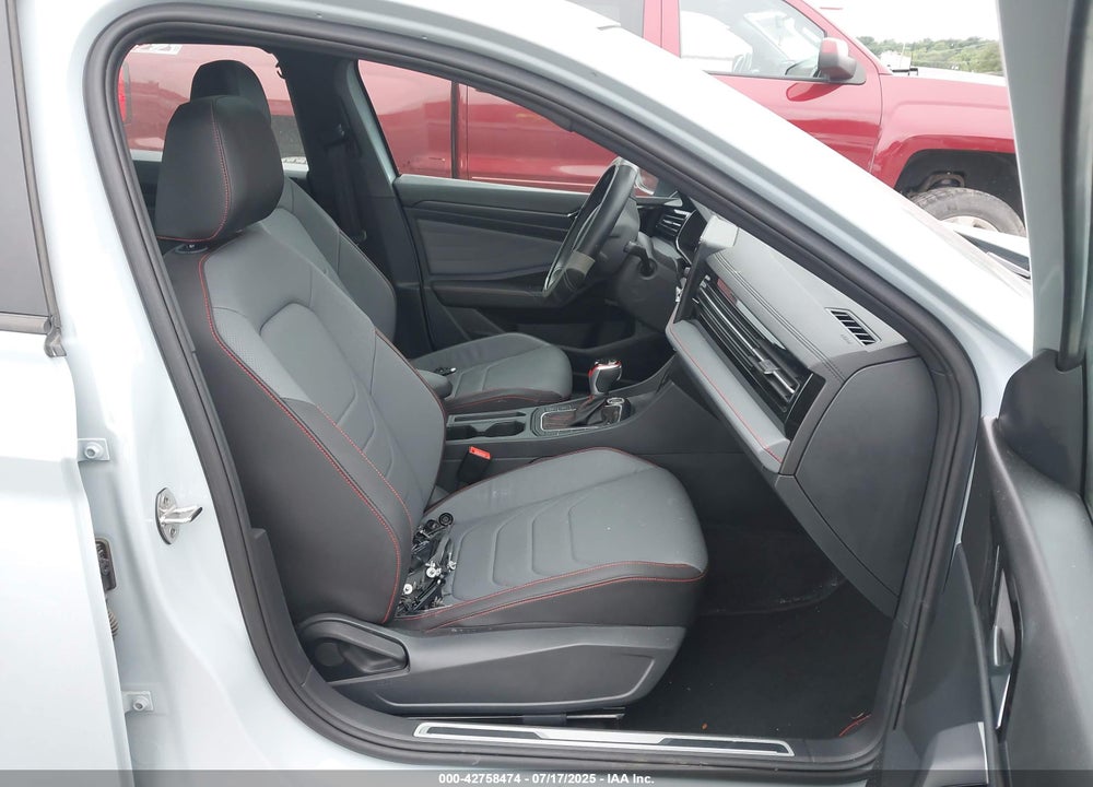 2025 VOLKSWAGEN JETTA GLI 2.0T AUTOBAHN VIN: 3VW2T7BU9SM018681
