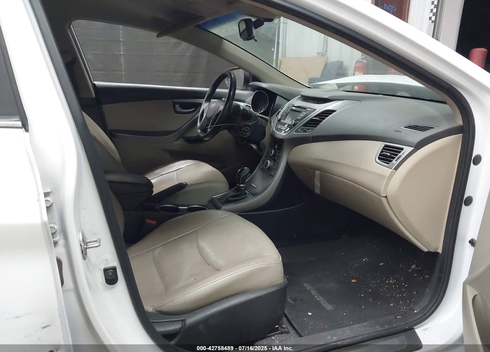 2014 HYUNDAI ELANTRA VIN: 5NPDH4AE6EH458650