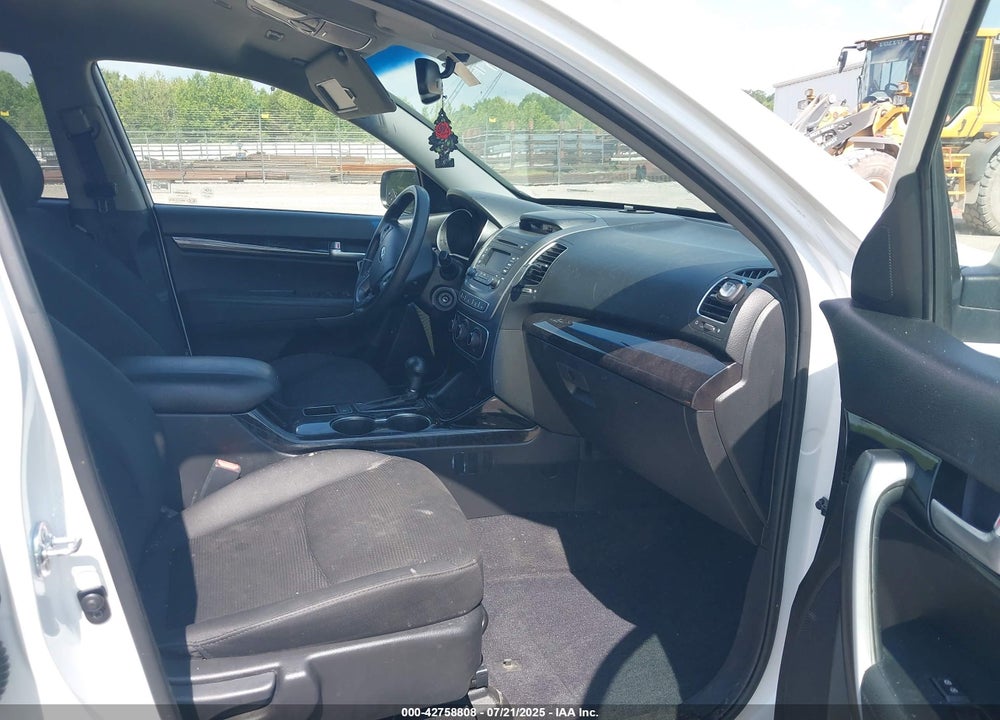 2014 KIA SORENTO VIN: 5XYKTCA68EG531498