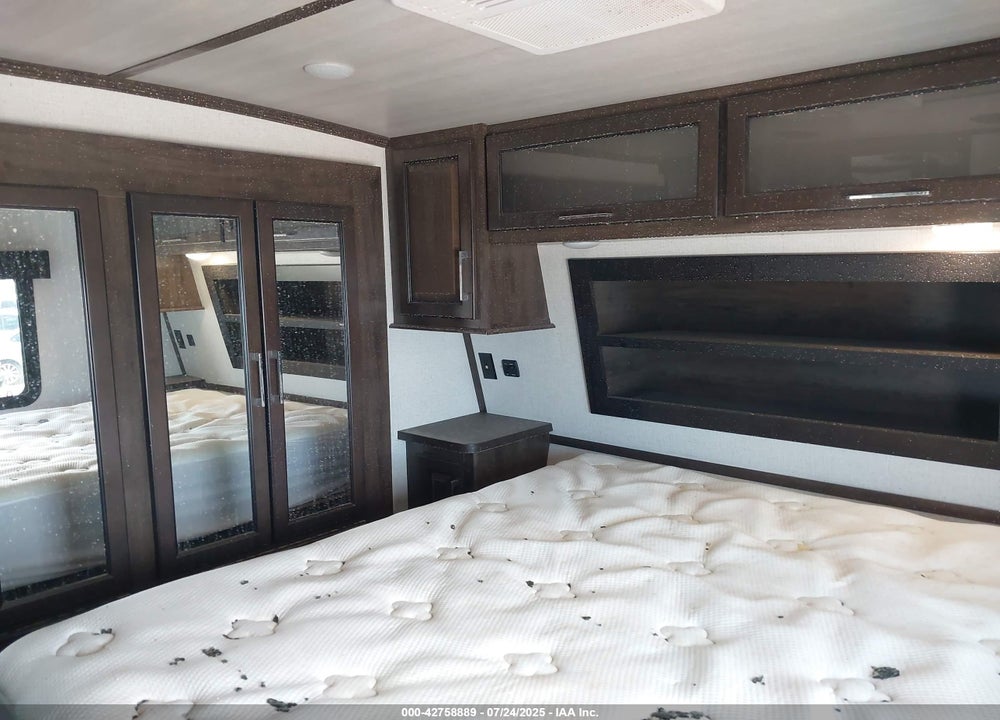 2022 DUTCHMEN VOLTAGE 35' 5TH WHEEL VIN: 4YDFVTV35NZ990787