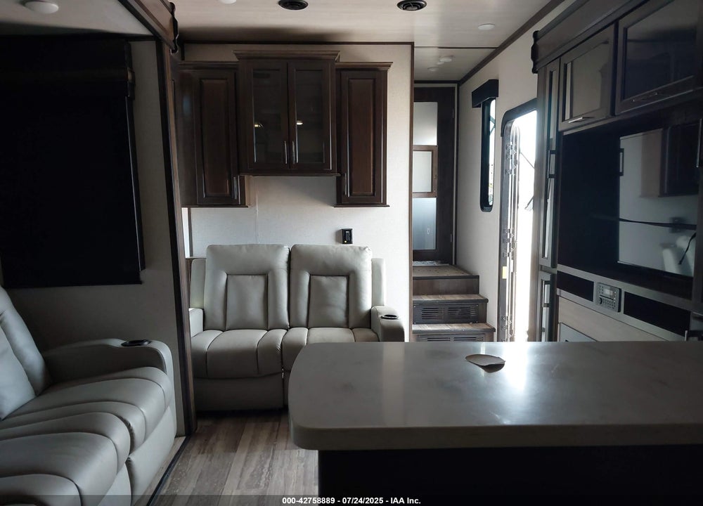 2022 DUTCHMEN VOLTAGE 35' 5TH WHEEL VIN: 4YDFVTV35NZ990787