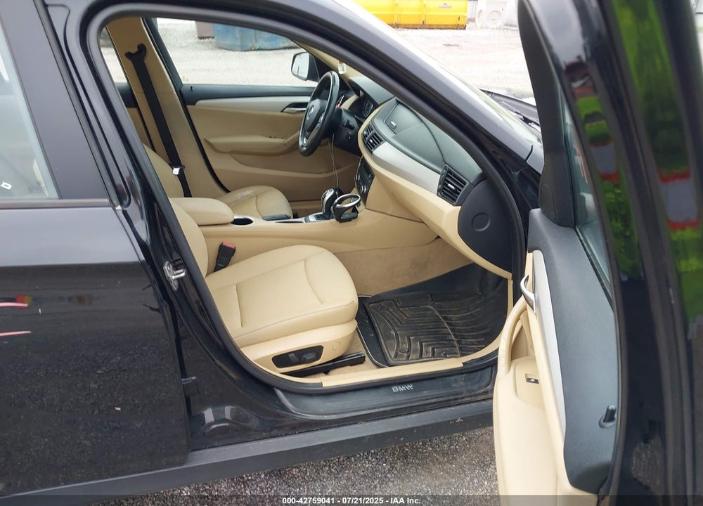 2014 BMW X1 VIN: WBAVL1C50EVY16160