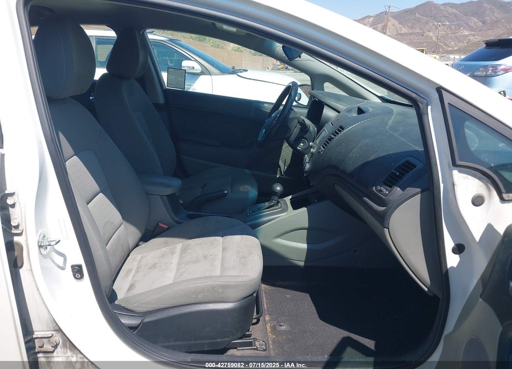2015 KIA FORTE VIN: KNAFX4A82F5370795