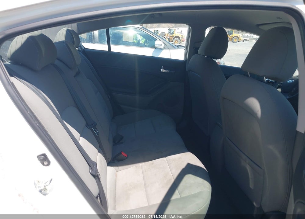 2015 KIA FORTE VIN: KNAFX4A82F5370795