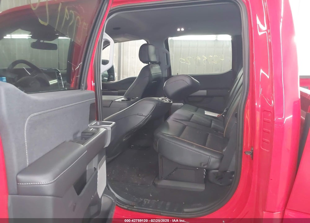2025 FORD F-350 LARIAT VIN: 1FT8W3BT8SED15404