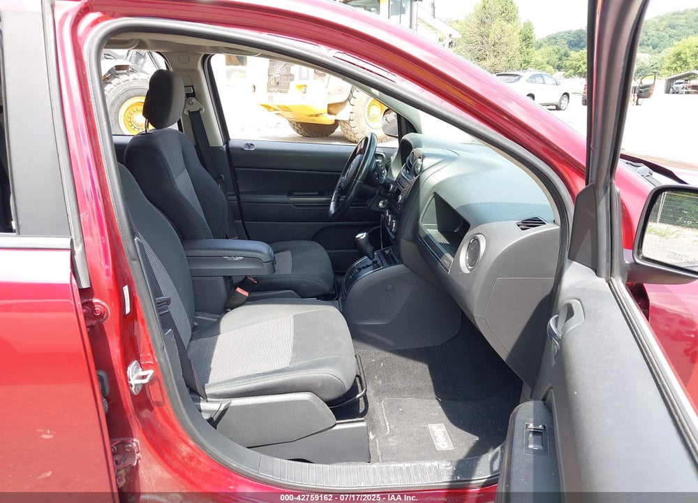 2011 JEEP COMPASS VIN: 1J4NF1FB6BD135752