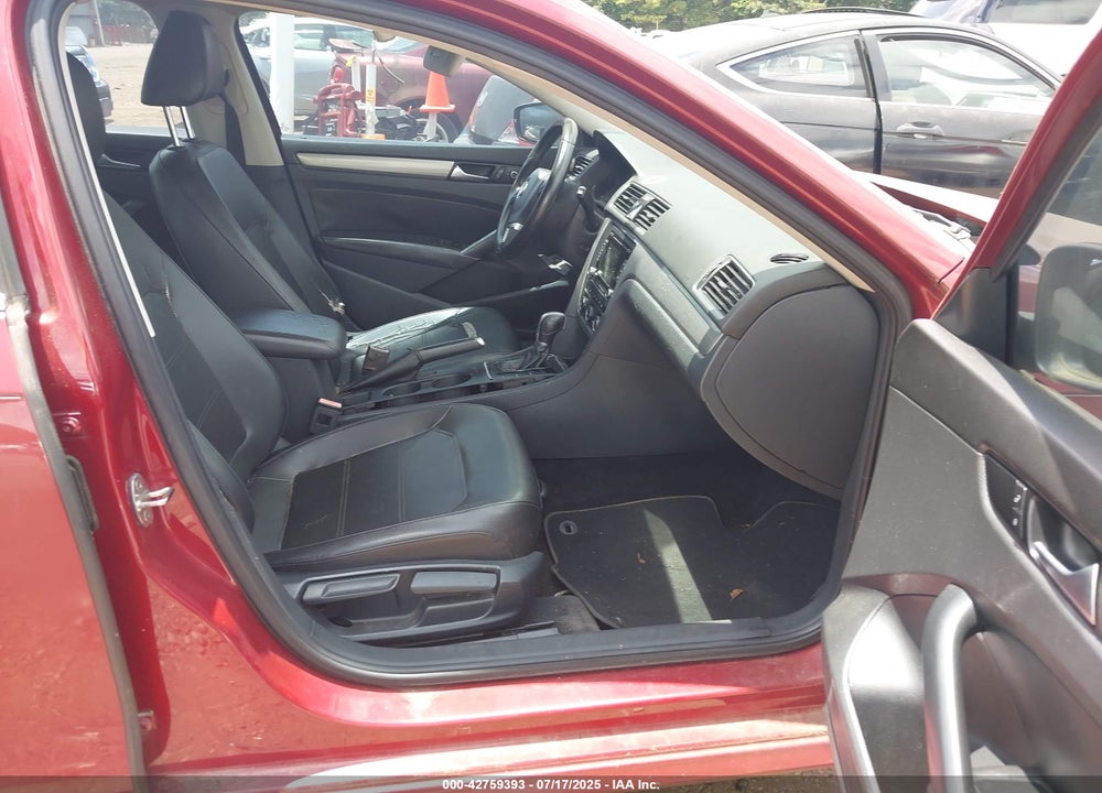 2015 VOLKSWAGEN PASSAT VIN: 1VWAS7A30FC118408
