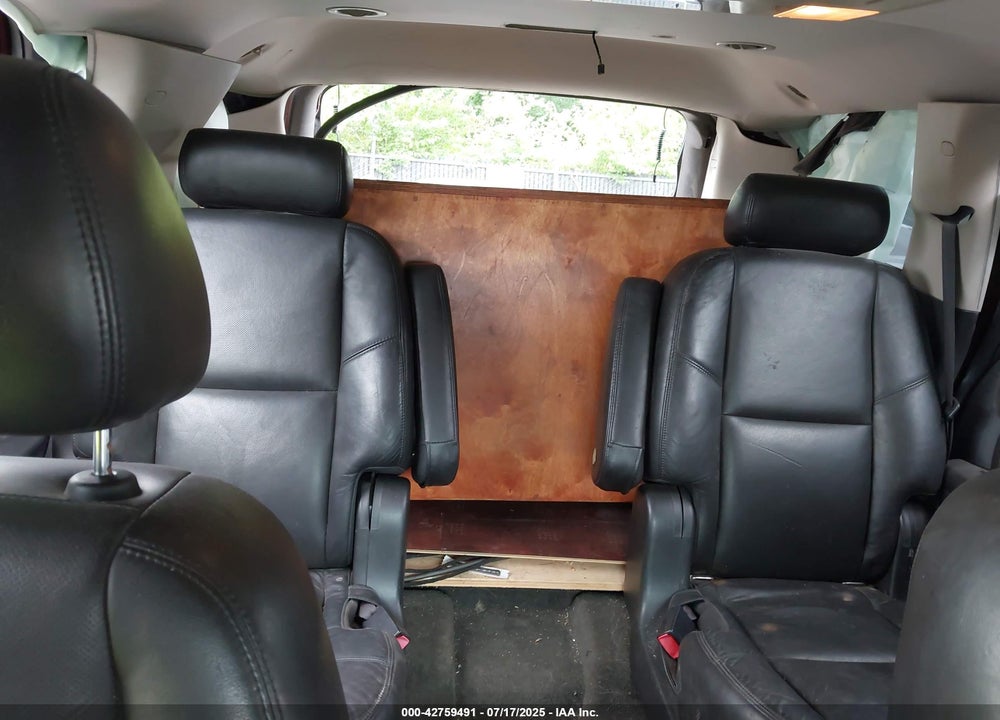2010 CADILLAC ESCALADE VIN: 1GYUKBEF2AR137842