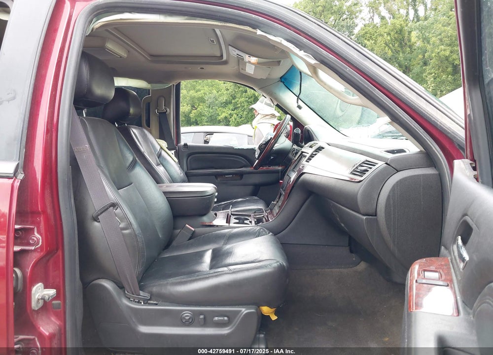 2010 CADILLAC ESCALADE VIN: 1GYUKBEF2AR137842