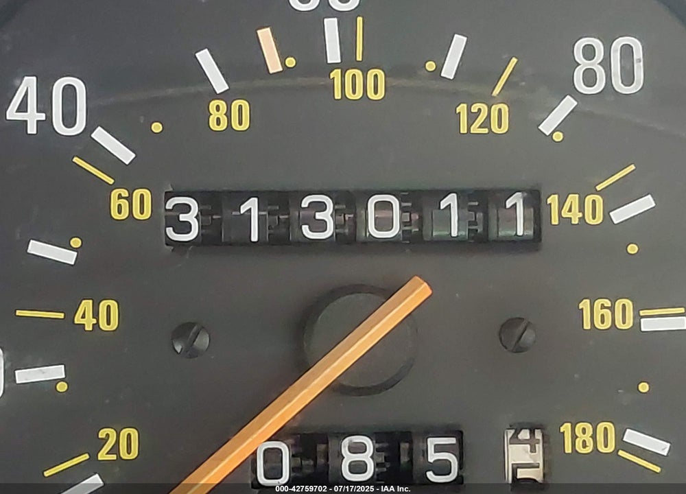 1987 VOLVO 245 DL/GL VIN: YV1AX885XH1723255