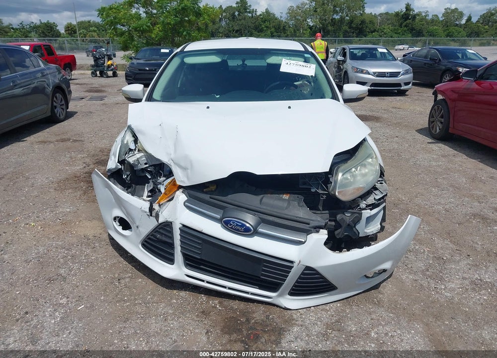 2014 FORD FOCUS VIN: 1FADP3F25EL458135