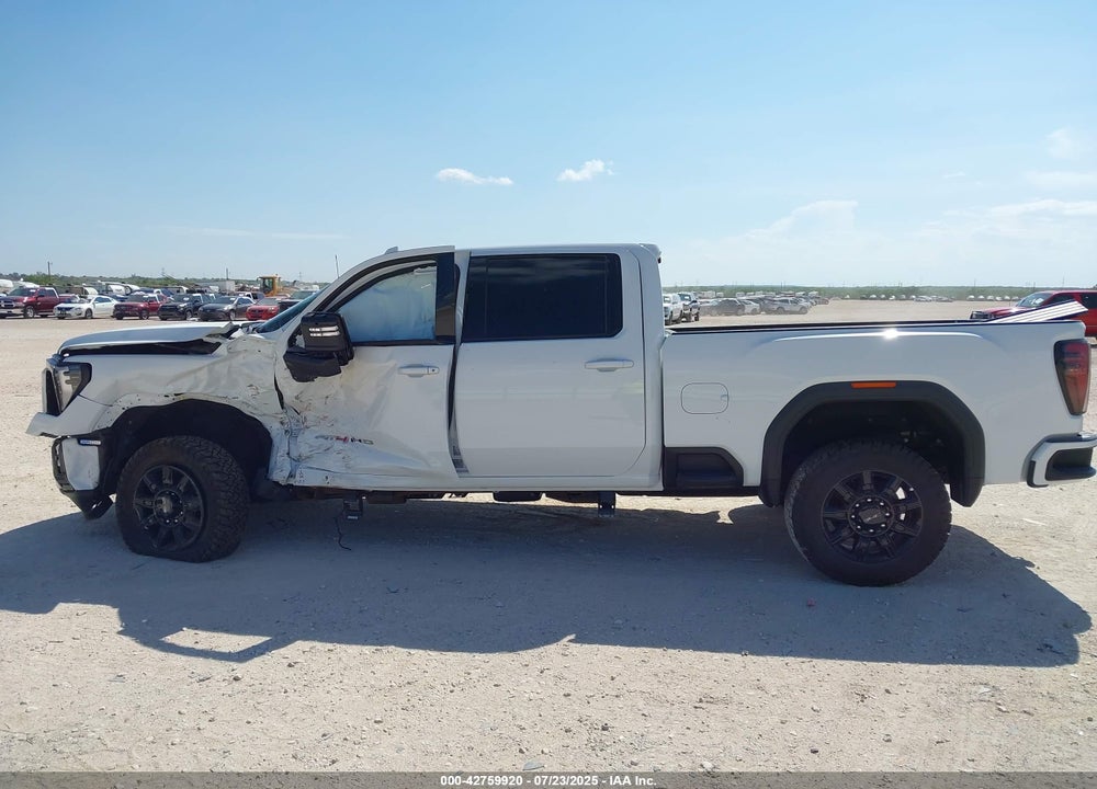 2025 GMC SIERRA 3500HD 4WD  STANDARD BED AT4 VIN: 1GT4UVEY3SF135510