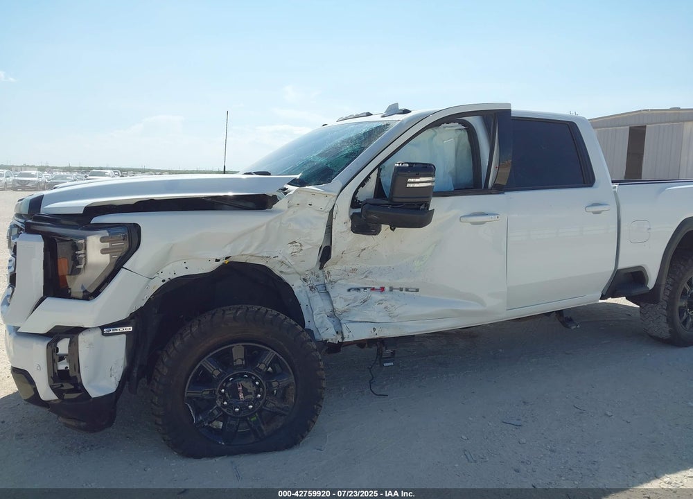 2025 GMC SIERRA 3500HD 4WD  STANDARD BED AT4 VIN: 1GT4UVEY3SF135510