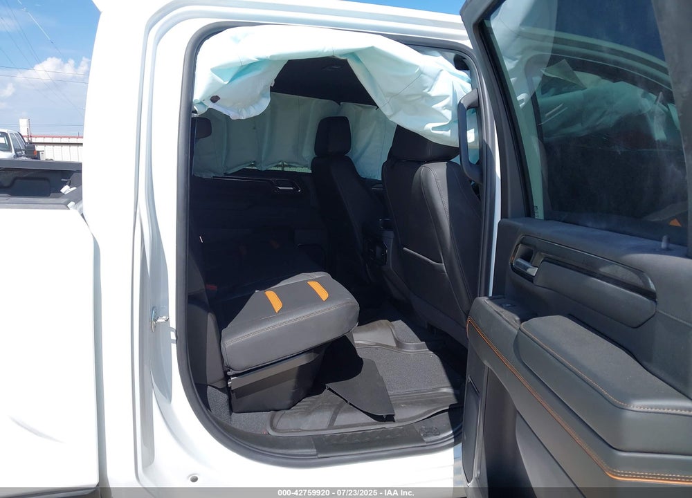 2025 GMC SIERRA 3500HD 4WD  STANDARD BED AT4 VIN: 1GT4UVEY3SF135510
