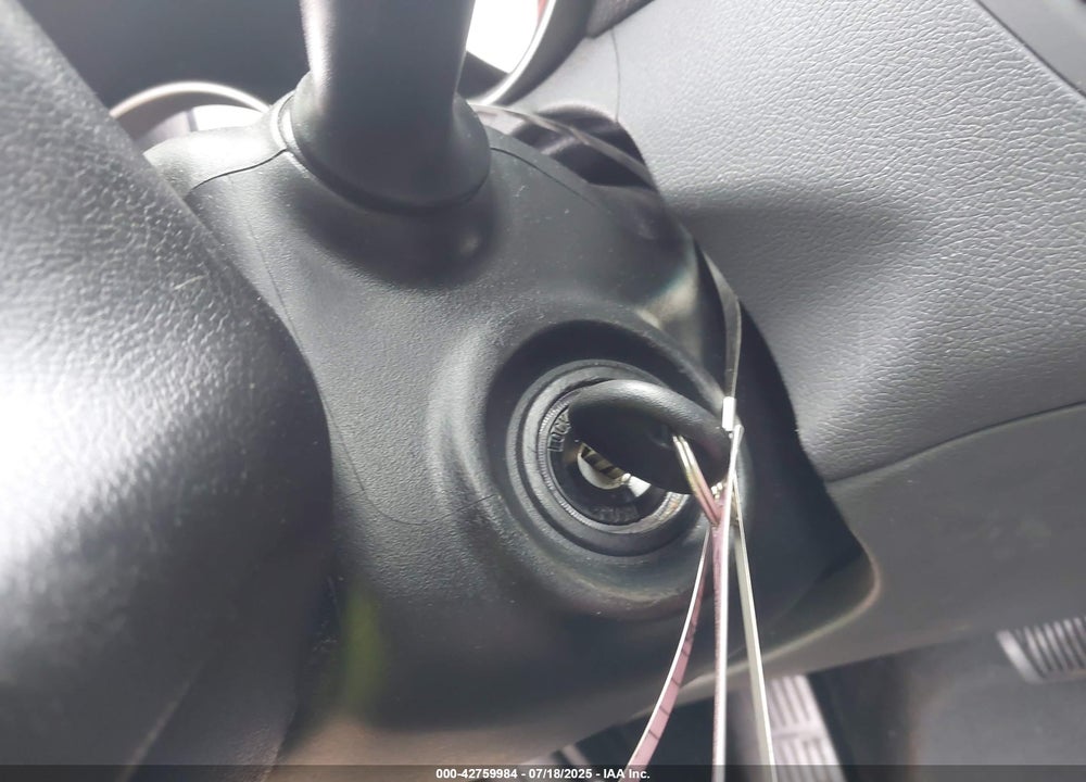 2013 HYUNDAI ELANTRA VIN: 5NPDH4AE1DH271797