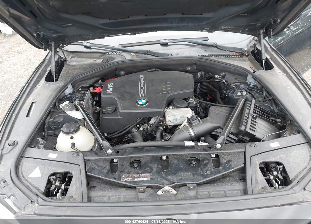 2013 BMW 5 SERIES VIN: WBAXH5C58DD108695