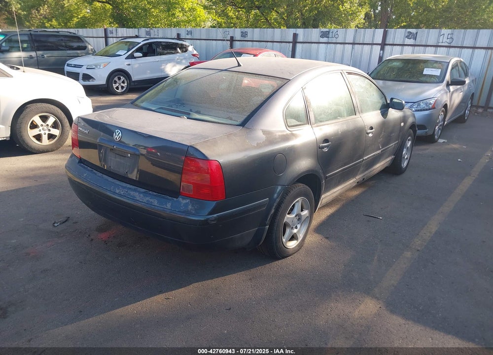 2000 VOLKSWAGEN PASSAT GLS VIN: WVWMA23BXYP357650