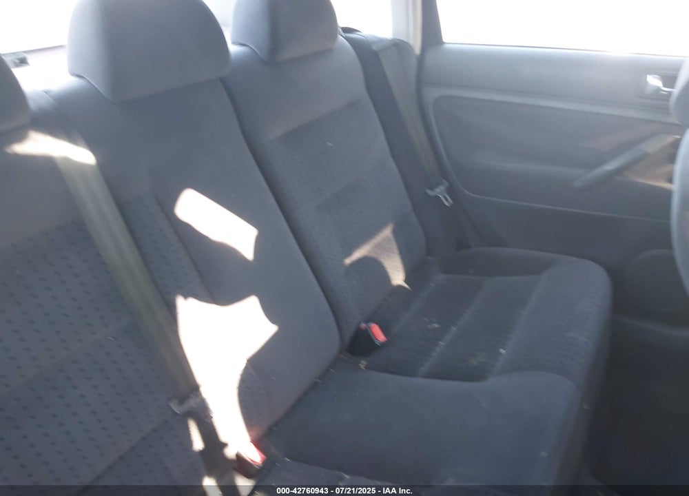 2000 VOLKSWAGEN PASSAT GLS VIN: WVWMA23BXYP357650