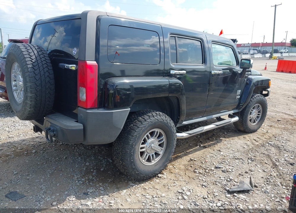 2007 HUMMER H3 VIN: 5GTDN13E378227493
