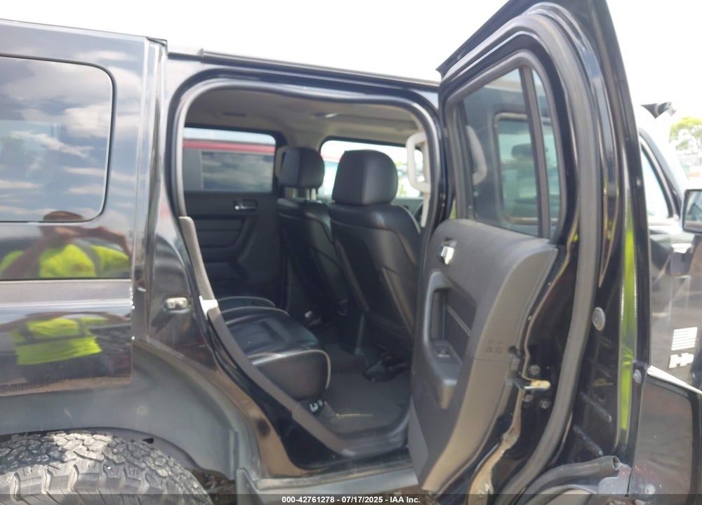 2007 HUMMER H3 VIN: 5GTDN13E378227493