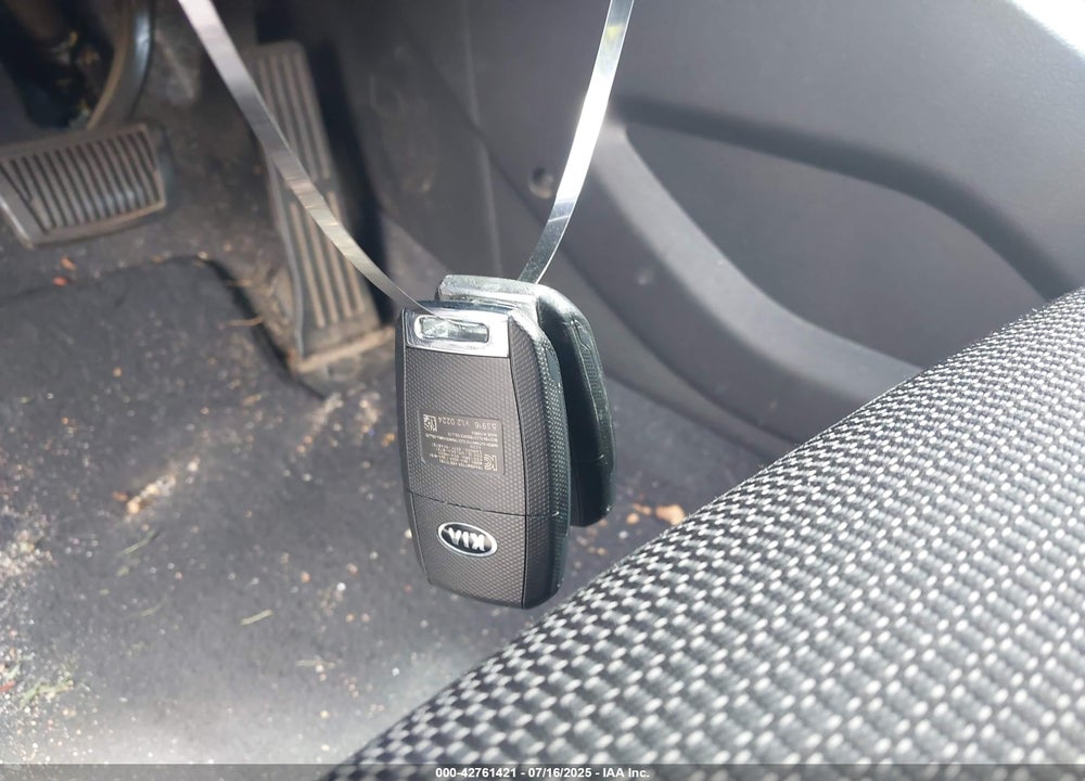 2017 KIA FORTE VIN: 3KPFK4A73HE078749