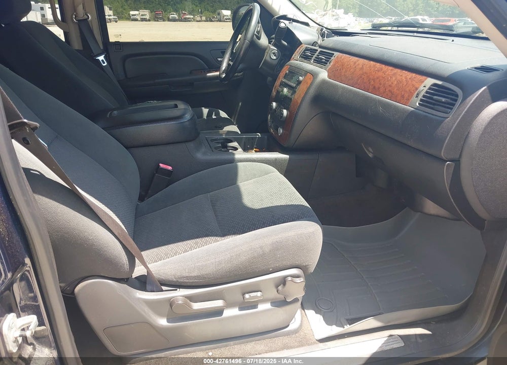 2008 CHEVROLET SUBURBAN 1500 VIN: 1GNFK16308R112310