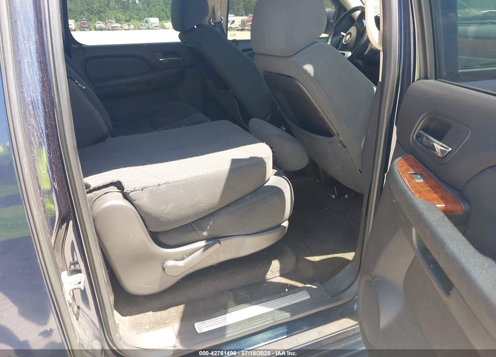 2008 CHEVROLET SUBURBAN 1500 VIN: 1GNFK16308R112310