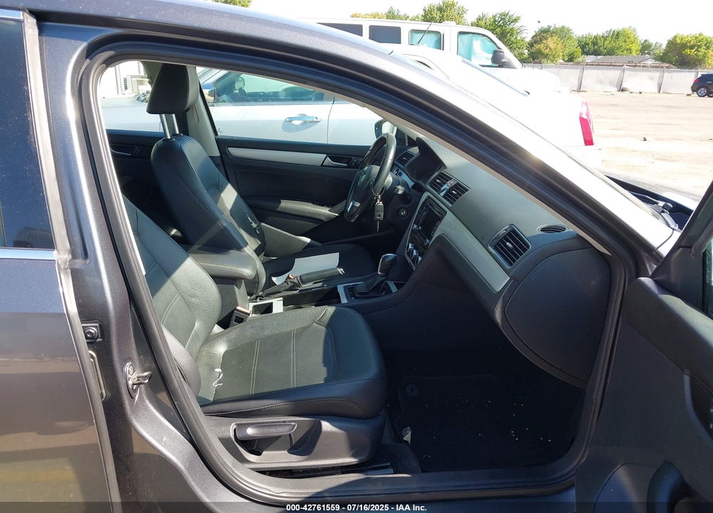 2012 VOLKSWAGEN PASSAT VIN: 1VWBP7A35CC064329