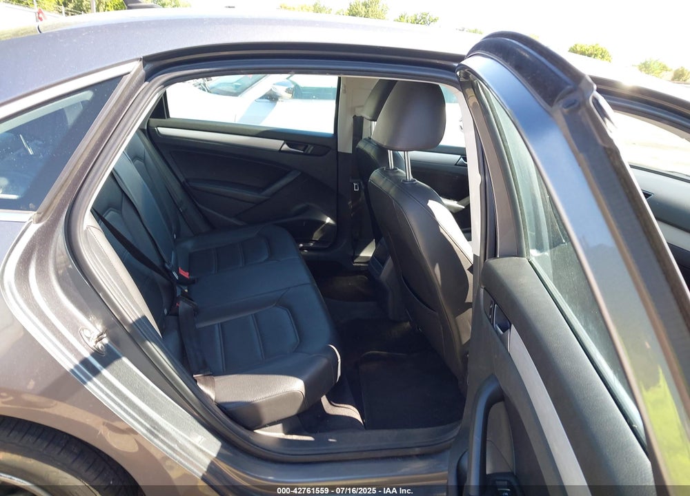 2012 VOLKSWAGEN PASSAT VIN: 1VWBP7A35CC064329