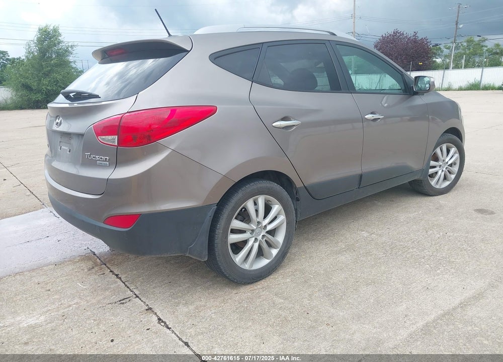2013 HYUNDAI TUCSON VIN: KM8JU3AC2DU572880