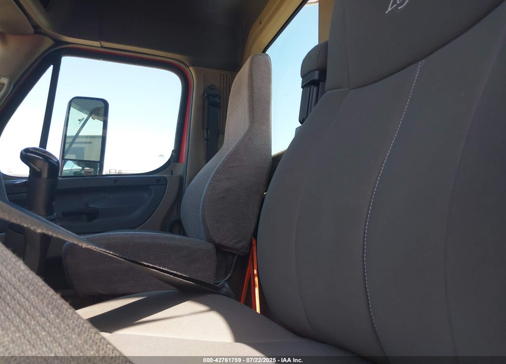 2015 FREIGHTLINER CASCADIA 125 VIN: 3AKJGED5XFSGS5838