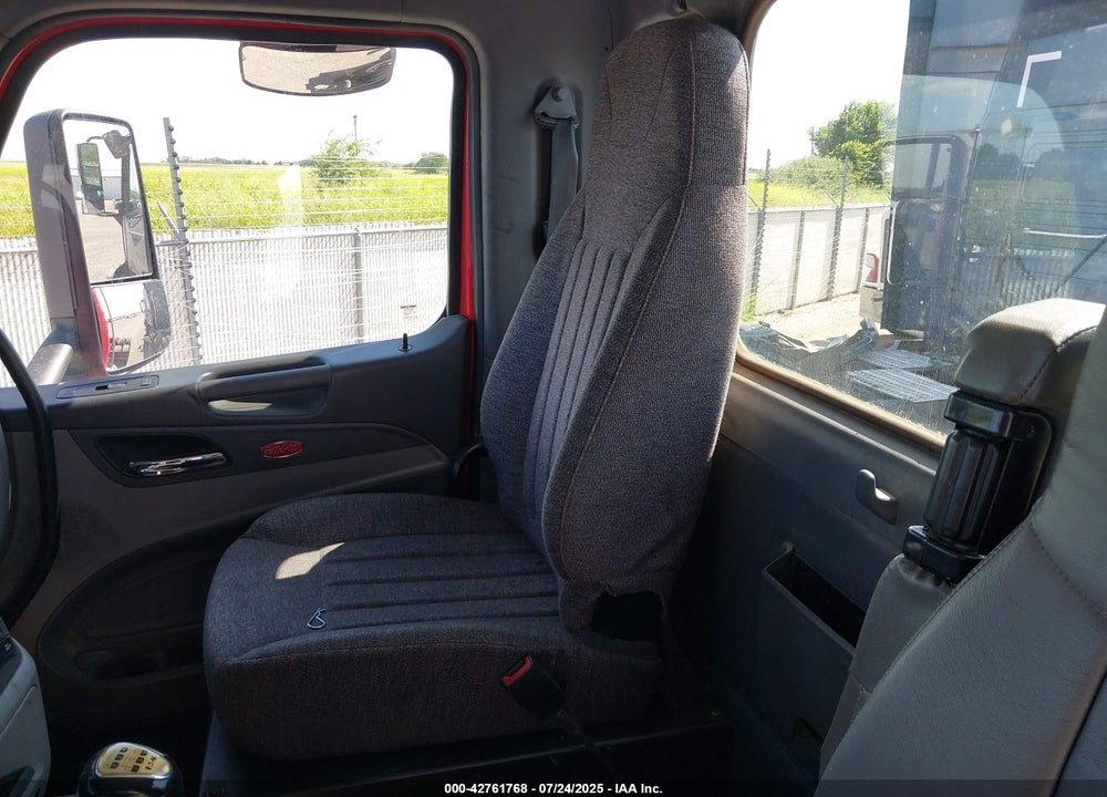 2017 PETERBILT 579 VIN: 1XPBDP9X3HD423289