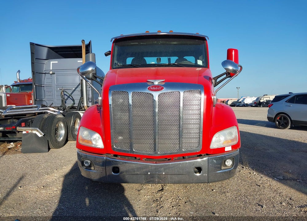 2017 PETERBILT 579 VIN: 1XPBDP9X3HD423289