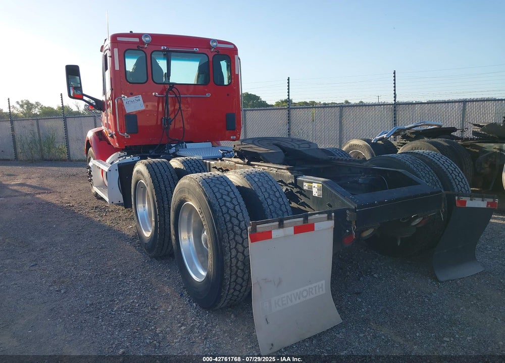 2017 PETERBILT 579 VIN: 1XPBDP9X3HD423289