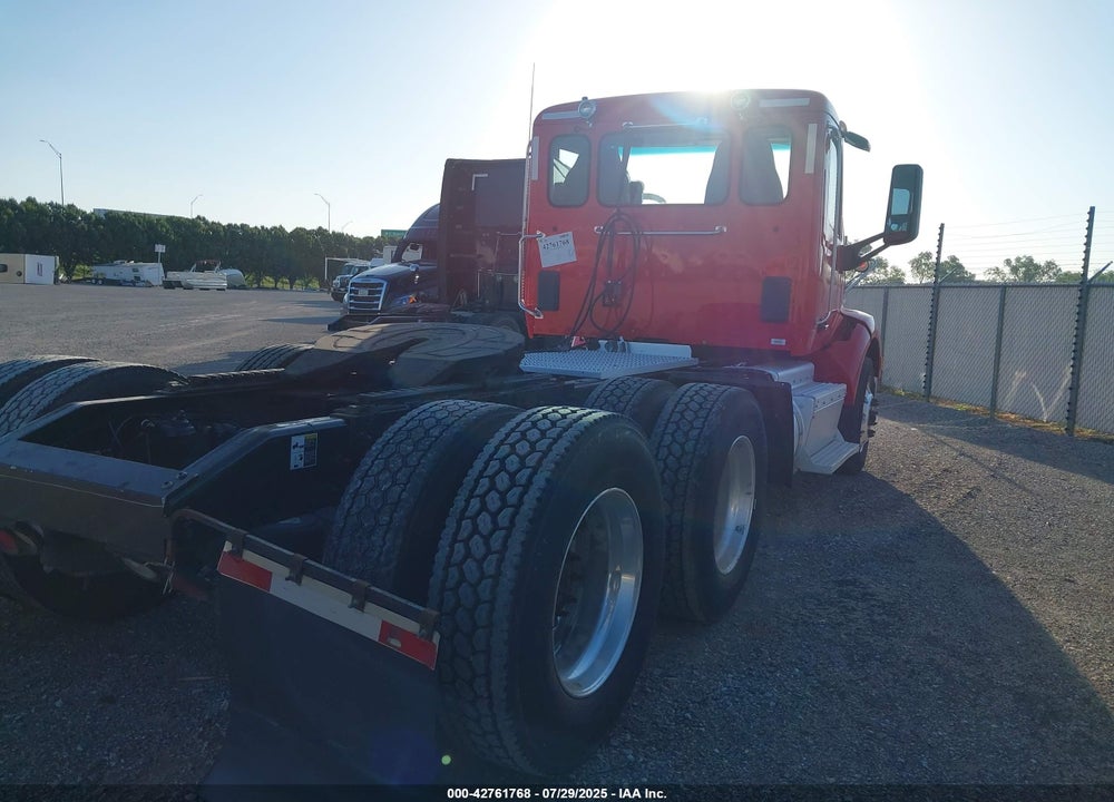 2017 PETERBILT 579 VIN: 1XPBDP9X3HD423289