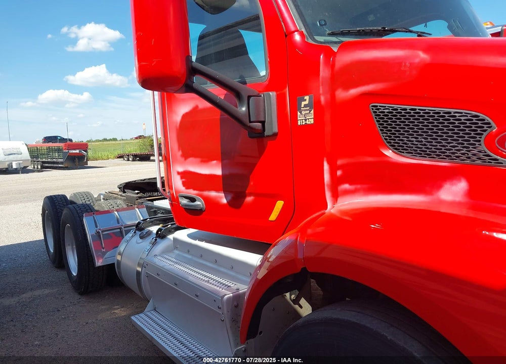 2017 PETERBILT 579 VIN: 1XPBDP9X6HD442306