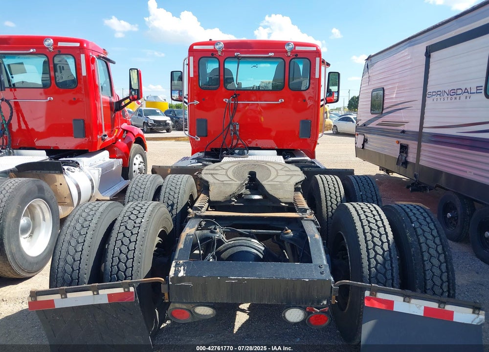 2017 PETERBILT 579 VIN: 1XPBDP9X6HD442306