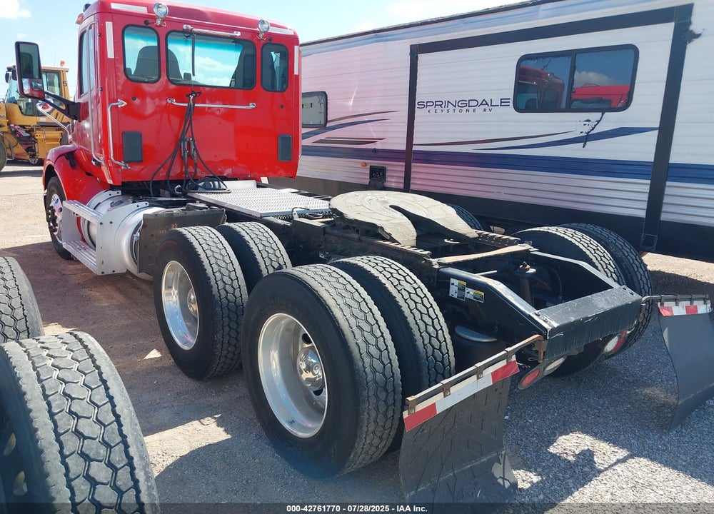 2017 PETERBILT 579 VIN: 1XPBDP9X6HD442306