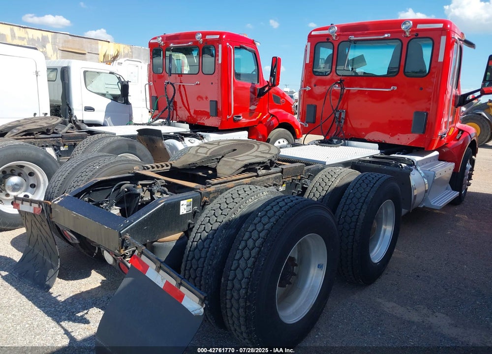 2017 PETERBILT 579 VIN: 1XPBDP9X6HD442306