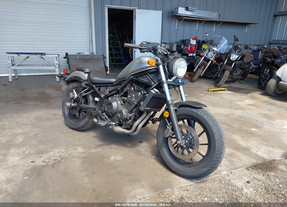 2017 HONDA CMX500 VIN: MLHPC5606H5002180