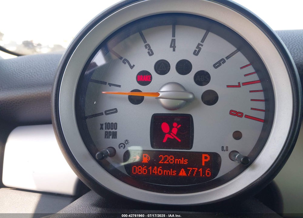 2010 MINI COOPER VIN: WMWMF3C54ATZ61237